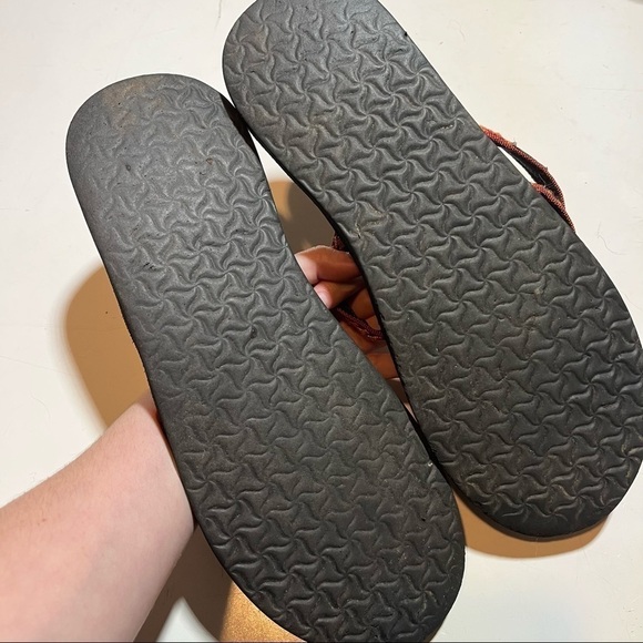 Teva Sandals Women's Olowahu Flip-Flop Orange Red Strappy Size 11 FLAWED. - Picture 5 of 7